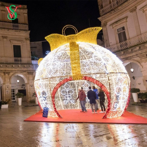 Luz al aire libre con motivo de forma de bola de arco 3D grande para decoración navideña