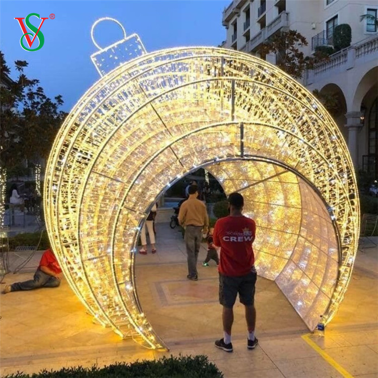 Luz al aire libre con motivo de forma de bola de arco 3D grande para decoración navideña