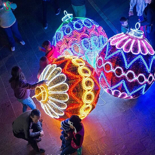 Luz gigante de la decoración del motivo del arco de la bola del LED 3D para la exhibición del centro comercial de Navidad