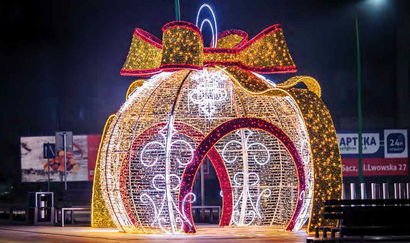 Bola de arco gigante en la calle